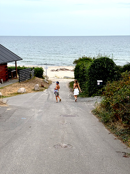 Den skønneste sandstrand er tæt på.
