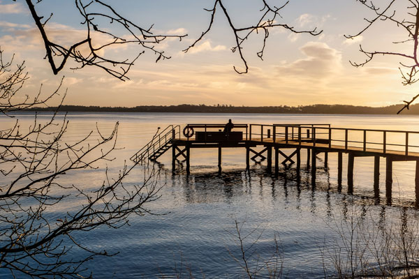 Badebro ved Hotel Vejlefjord.